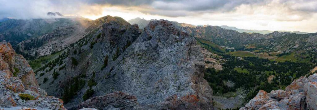 Panoramic views of the Devils Castle Traverse
